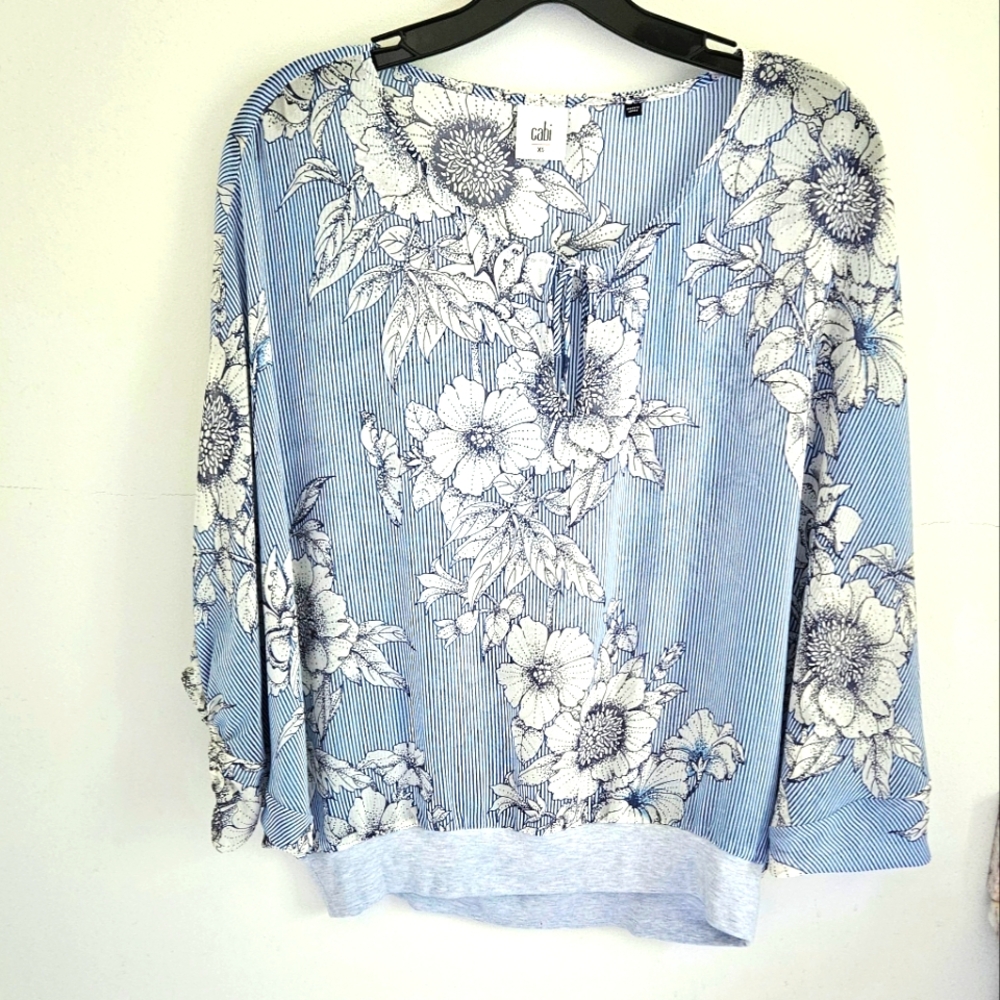 Cabi blue floral pullover blouse #5387 - Picture 2 of 8